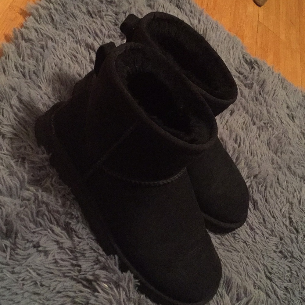 Worn once brand new condition black low top Uggs